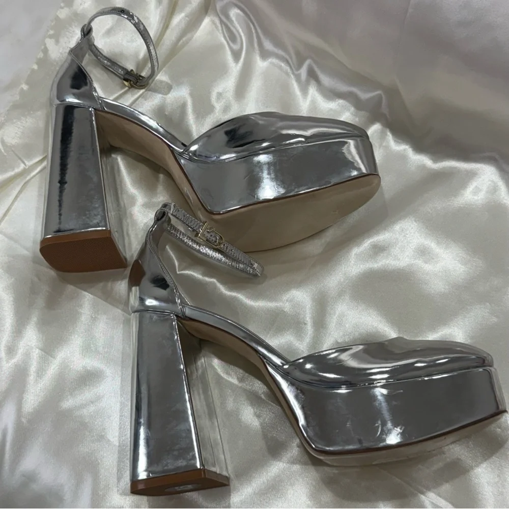 Larroude Ari Pump Heels Platform Closed Toe Specchio Leather Silver Size 9 New